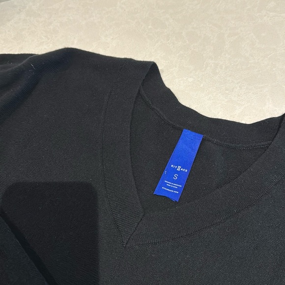 Kit and Ace Merino Wool V-Neck Sweater - Picture 3 of 4